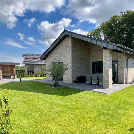 Schoenes Ferienhaus Mit Sauna Am Harkebruegger See In Der Naehe Von Oldenburg Barssel  외부 사진
